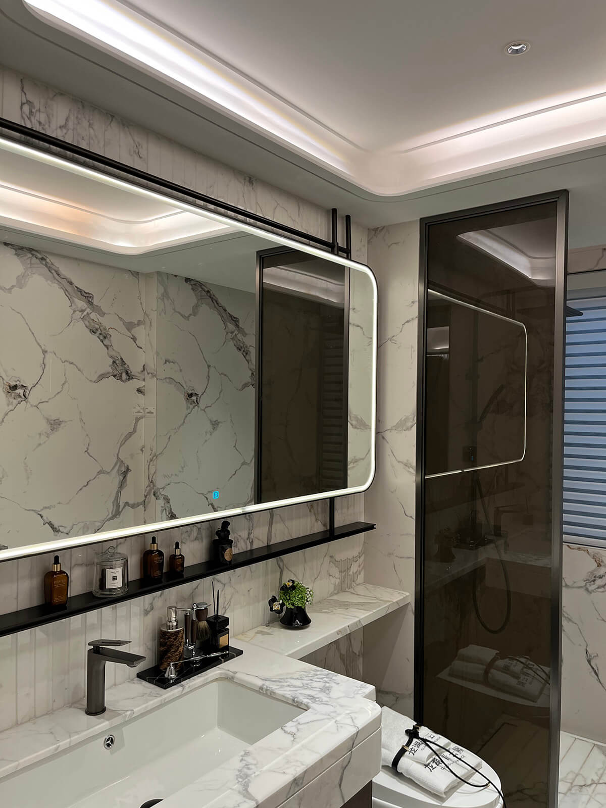 Smart-Mirror-with-Frame